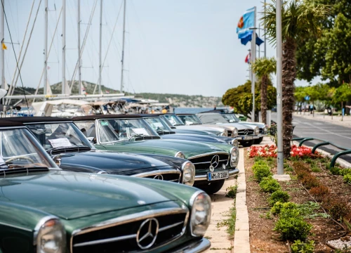 Fotografija 6 - Šibenska riva puna legendarnih Mercedesovih 'Pagoda', tamo su do 17 sati