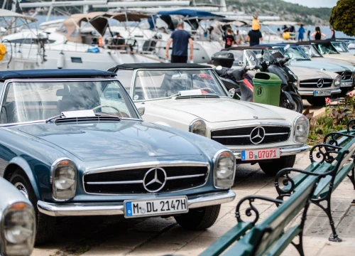 Fotografija 8 - Šibenska riva puna legendarnih Mercedesovih 'Pagoda', tamo su do 17 sati