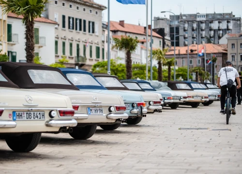 Fotografija 11 - Šibenska riva puna legendarnih Mercedesovih 'Pagoda', tamo su do 17 sati