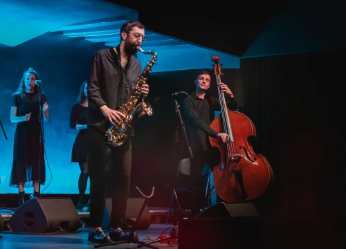 Fotografija 9 - J.R. August u Arsenu predstavio hvaljeni album 'Still Waters': Priključio mu se i zbor