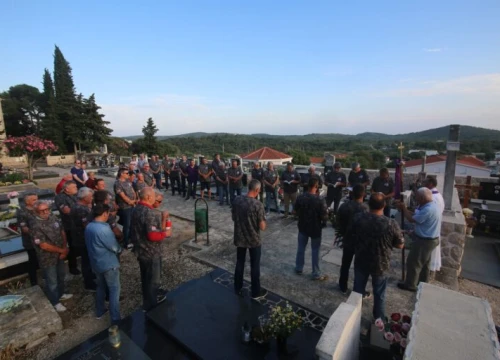 Fotografija 2 - U Jezerima Dan državnosti proslavljen okupljanjem Samostalnog voda Tisno: 'Nismo samo borbena jedinica, već velika obitelj'