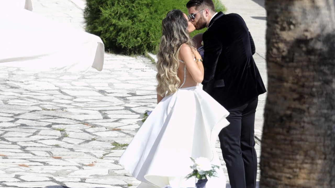 Adriana i Duje Ćaleta-Car vjenčali se u crkvi, mladenka zablistala u raskošnoj vjenčanici