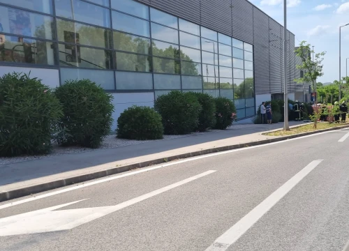 Fotografija 3 - Automobil sletio s ceste i preokrenuo se kod Kauflanda, vozač prevezen u bolnicu