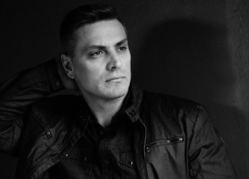 Petar Dragojević će pjesmom 'Vatra i voda' zapaliti i ugasiti publiku ispred vodičke pozornice