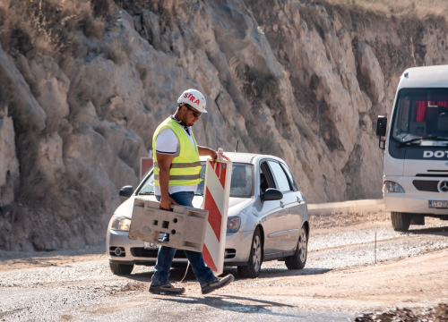 Fotografija 2 - Posjetili smo Žaborić: 'Turisti nam ne dolaze, a Šibenčana je sve manje na plaži. Puna nam je kapa ovih radova'