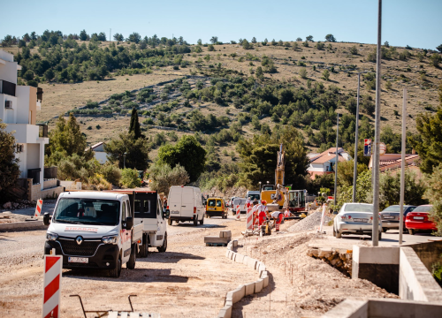 Fotografija 6 - Posjetili smo Žaborić: 'Turisti nam ne dolaze, a Šibenčana je sve manje na plaži. Puna nam je kapa ovih radova'