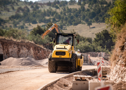 Fotografija 13 - Posjetili smo Žaborić: 'Turisti nam ne dolaze, a Šibenčana je sve manje na plaži. Puna nam je kapa ovih radova'