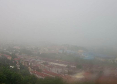 U Kninu danas u kratko vrijeme po metru palo 30 litara kiše: Sutra bi trebala pasti i u Šibeniku