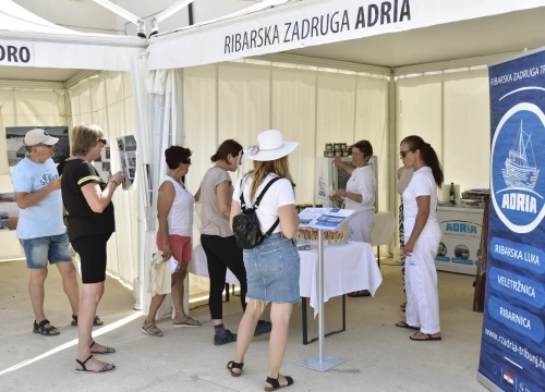 Fotografija 3 - Jedinstveni doživljaj: U Betini održan Sajam tradicijske drvene brodogradnje