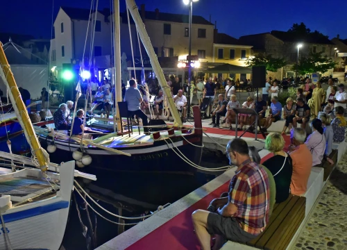 Fotografija 27 - Jedinstveni doživljaj: U Betini održan Sajam tradicijske drvene brodogradnje