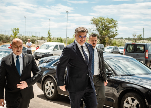 Fotografija 8 - Premijer Plenković otvorio Veteranski centar u Šibeniku: 'Ovo izgleda moćno'