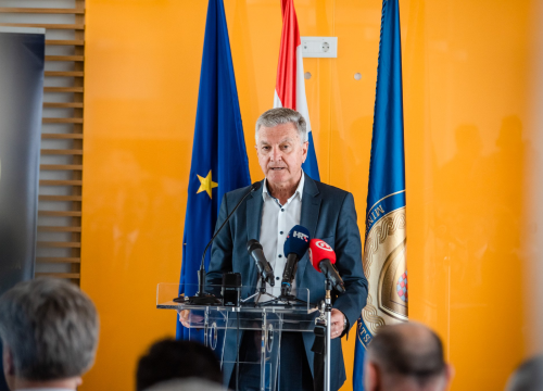 Fotografija 9 - Premijer Plenković otvorio Veteranski centar u Šibeniku: 'Ovo izgleda moćno'