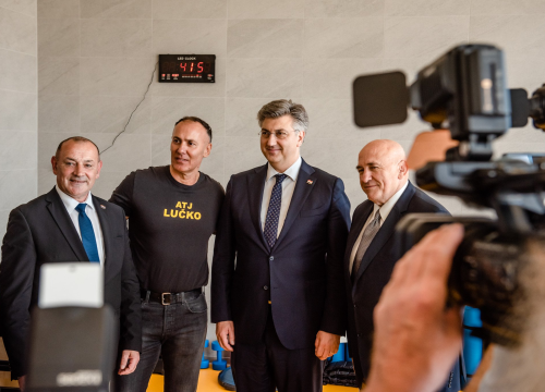 Fotografija 11 - Premijer Plenković otvorio Veteranski centar u Šibeniku: 'Ovo izgleda moćno'