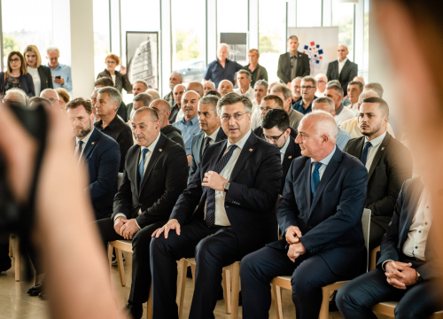 Fotografija 17 - Premijer Plenković otvorio Veteranski centar u Šibeniku: 'Ovo izgleda moćno'