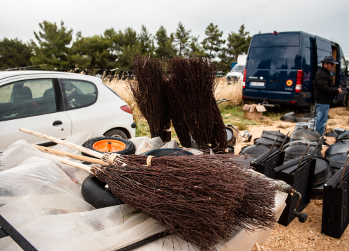 Fotografija 6 - Bili smo na Benkovačkom sajmu: Najtraženija 'roba' su CD-evi Thompsona i Bulića, a za prasetinu se čeka red