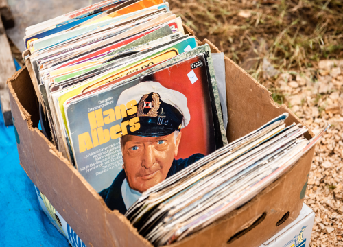 Fotografija 46 - Bili smo na Benkovačkom sajmu: Najtraženija 'roba' su CD-evi Thompsona i Bulića, a za prasetinu se čeka red