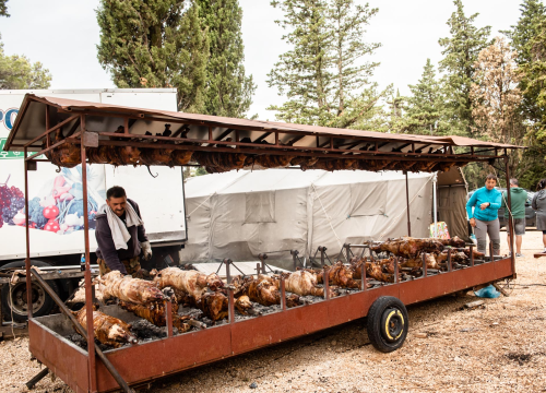 Fotografija 51 - Bili smo na Benkovačkom sajmu: Najtraženija 'roba' su CD-evi Thompsona i Bulića, a za prasetinu se čeka red