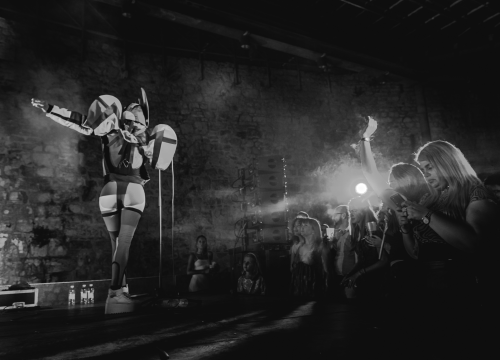 Fotografija 12 - Nema ljubavi u klubu, ljubav je na tvrđavi: Plesnjak za milenijalce uz Buč Kesidi i Nipplepeople