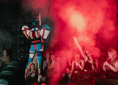 Fotografija 17 - Nema ljubavi u klubu, ljubav je na tvrđavi: Plesnjak za milenijalce uz Buč Kesidi i Nipplepeople