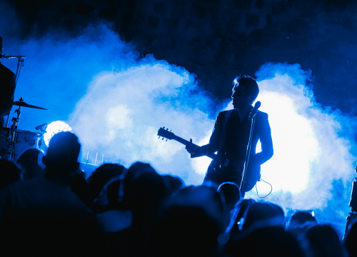 Fotografija 24 - Nema ljubavi u klubu, ljubav je na tvrđavi: Plesnjak za milenijalce uz Buč Kesidi i Nipplepeople