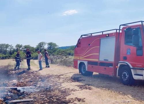 Fotografija 2 - Gorjelo kod Donjeg Polja: Požar brzom intervencijom ugašen u sat vremena