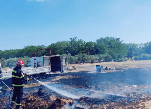 Fotografija 1 - Gorjelo kod Donjeg Polja: Požar brzom intervencijom ugašen u sat vremena