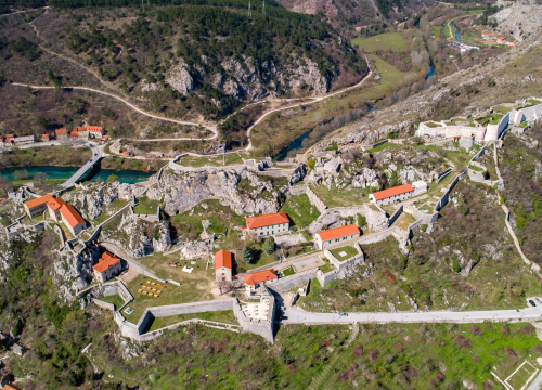 Zvonimirovi dani na kninsku tvrđavu donose radionice, srednjovjekovne plesove, mačevalačke dvoboje i vatreni show