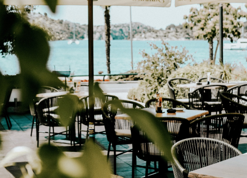 Provedite ljetne večeri na terasi Jadrana uz odličan program i vrhunsku spizu!