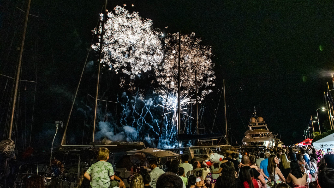 Spektakularan vatromet uveo Šibenčane u najluđu ljetnu noć: Pogledajte kako je bilo