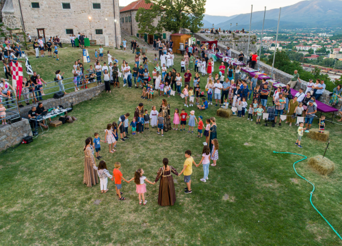 Svečani mimohod, radionice, mačevanje, vatreni show…: Završili ovogodišnji Zvonimirovi dani