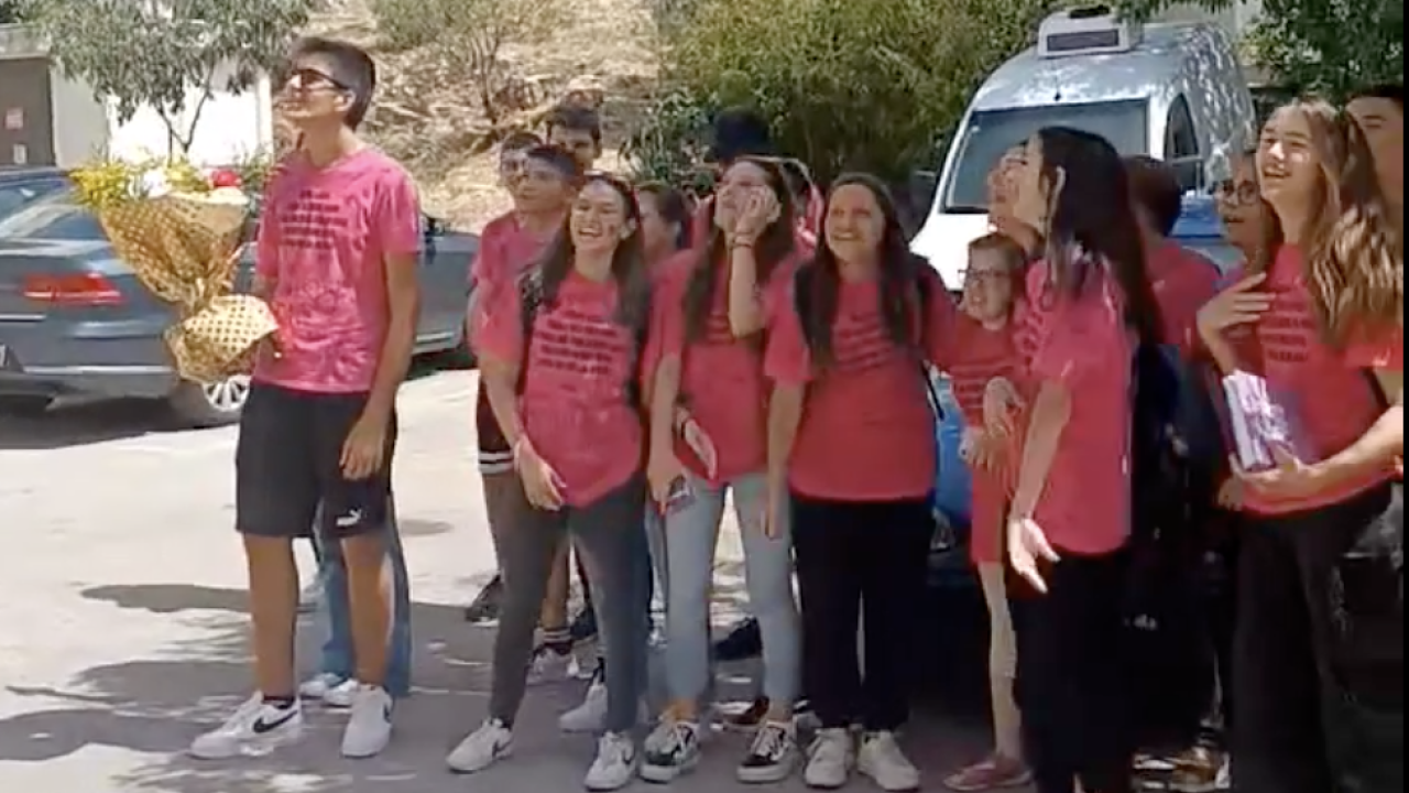 Osmaši s Meteriza pjevali ispod prozora razrednice Hamide Šarić jer nije mogla biti s njima