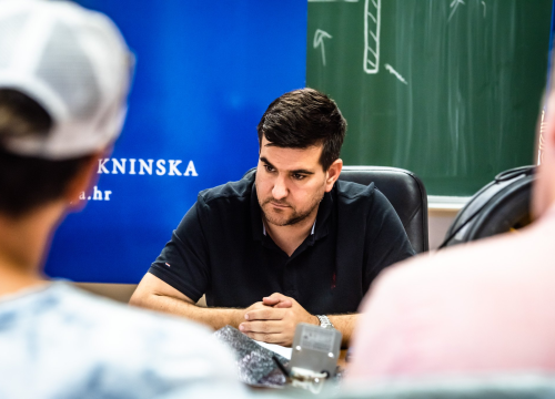 Fotografija 5 - Pao vodički diler: U kući mu našli laboratorij, 500 kg stabljika kanabisa i 16 kg zapakirane marihuane