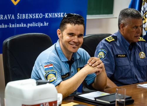Fotografija 8 - Pao vodički diler: U kući mu našli laboratorij, 500 kg stabljika kanabisa i 16 kg zapakirane marihuane
