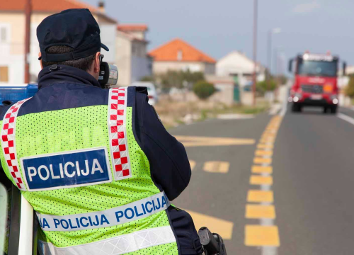 Policija u nedjelju na šibenskim cestama kontrolira brzinu vozila