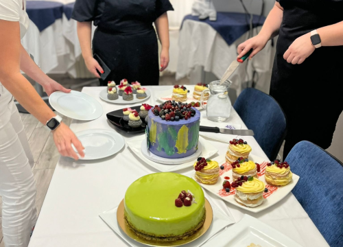 Fotografija 29 - Polaznici POU Šibenik uspješno završili program prekvalifikacije za kuhare, konobare, pekare i slastičare!