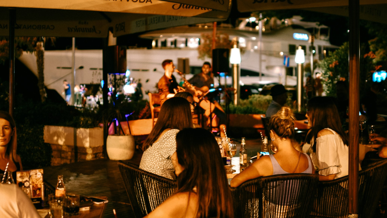 Ne propustite koncerte na terasi restorana i bara Jadran!