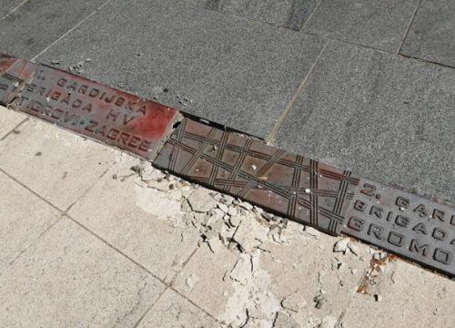 U Kninu uslijed visokih temperatura popucale ploče na spomeniku 'Oluja 95'