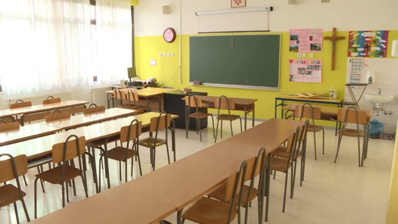 Ministar Fuchs otkrio koliko učenici u Hrvatskoj izostaju s nastave