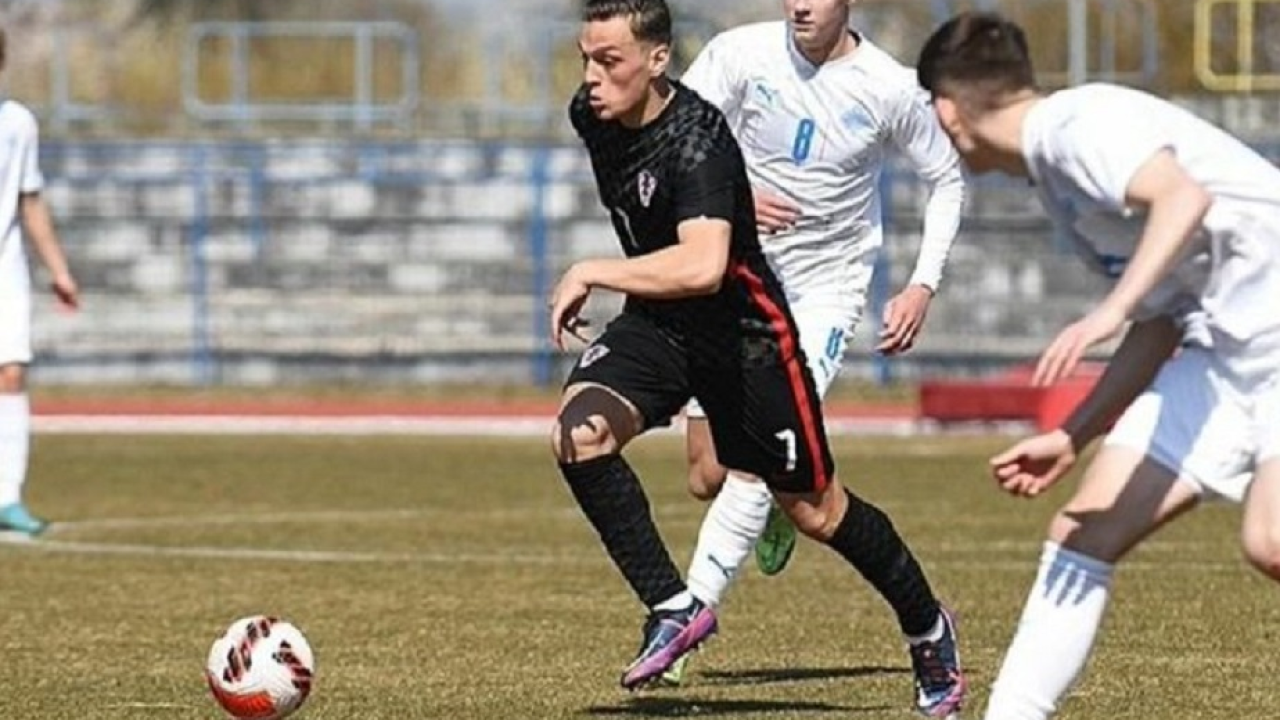 Devetnaestogodišnji Karlo Špeljak službeno prešao u HNK Šibenik