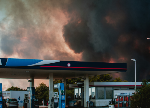 Fotografija 9 - Jedan vatrogasac ozlijeđen, četveročlana obitelj iz Rasline koja je ostala bez kuće smještena u Cvjetni dom