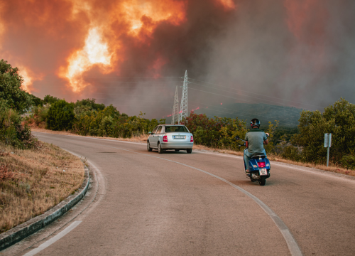 Fotografija 15 - Jedan vatrogasac ozlijeđen, četveročlana obitelj iz Rasline koja je ostala bez kuće smještena u Cvjetni dom