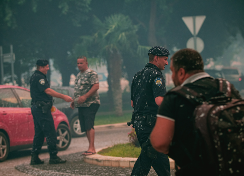 Fotografija 36 - Jedan vatrogasac ozlijeđen, četveročlana obitelj iz Rasline koja je ostala bez kuće smještena u Cvjetni dom