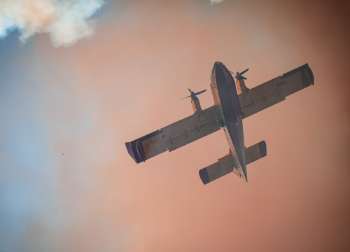 Fotografija 37 - Jedan vatrogasac ozlijeđen, četveročlana obitelj iz Rasline koja je ostala bez kuće smještena u Cvjetni dom