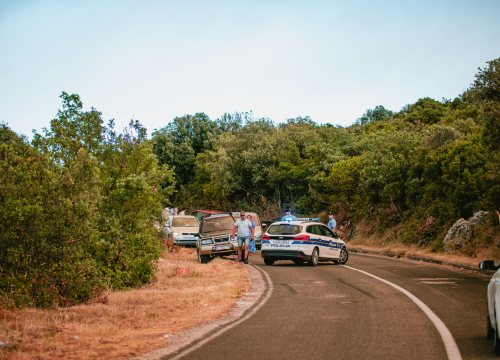 Fotografija 40 - Jedan vatrogasac ozlijeđen, četveročlana obitelj iz Rasline koja je ostala bez kuće smještena u Cvjetni dom