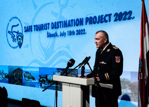 Fotografija 11 - Svečano otvoren projekt 'Sigurna turistička destinacija 2022.': 'Povećanjem sigurnosti turisti se osjećaju opuštenije'