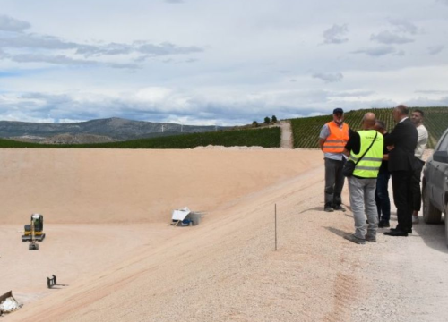 Jelić obišao radove na sustavu navodnjavanja Donje polje- Jadrtovac