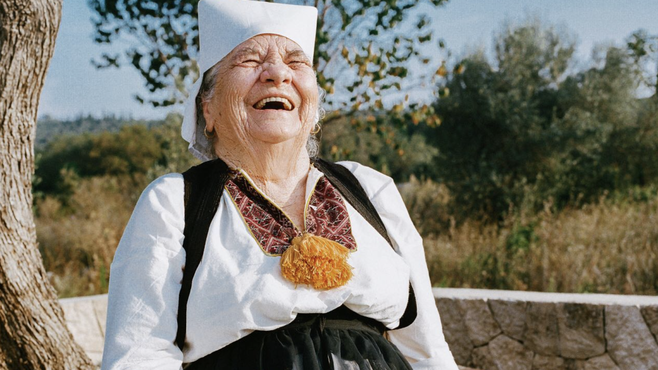 Baka Luca iz Konavala sa 95 godina oduševila Vogue i fotografa iz Manchestera!