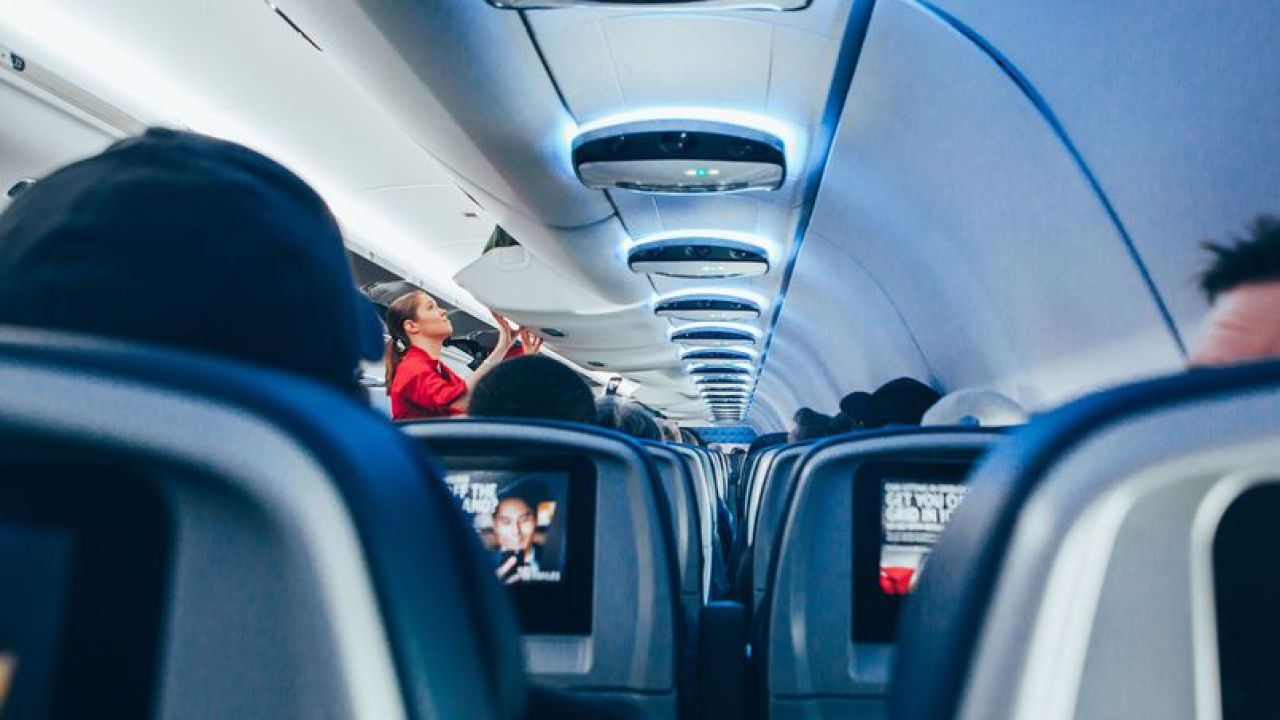 Židovski putnici na letu za Madrid naručili košer obroke pa ostali u šoku. Pokrenuta istraga