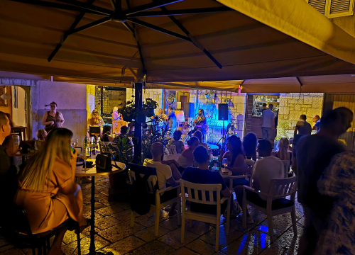 Vintage Bar ima vrhunski program: Nastupa glazbena zvijezda Brandon Delagraentiss!