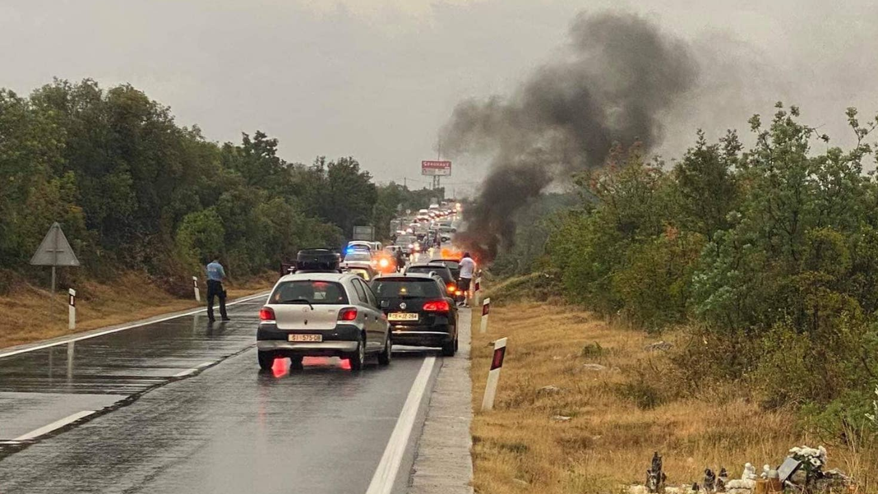 Planuo automobil kod Benkovačke ceste: 'Kolona je ogromna'